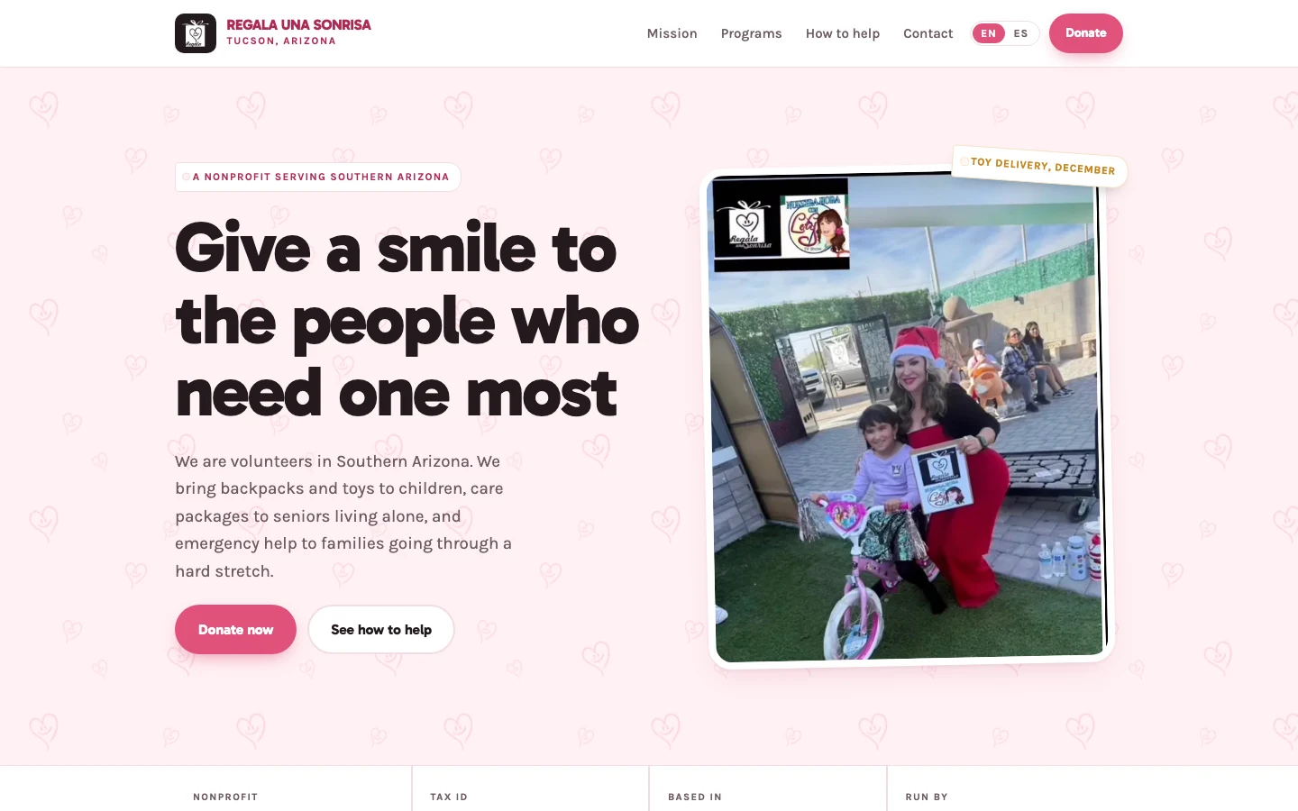 Regala Una Sonrisa homepage, a pink page reading Give a smile to the people who need one most